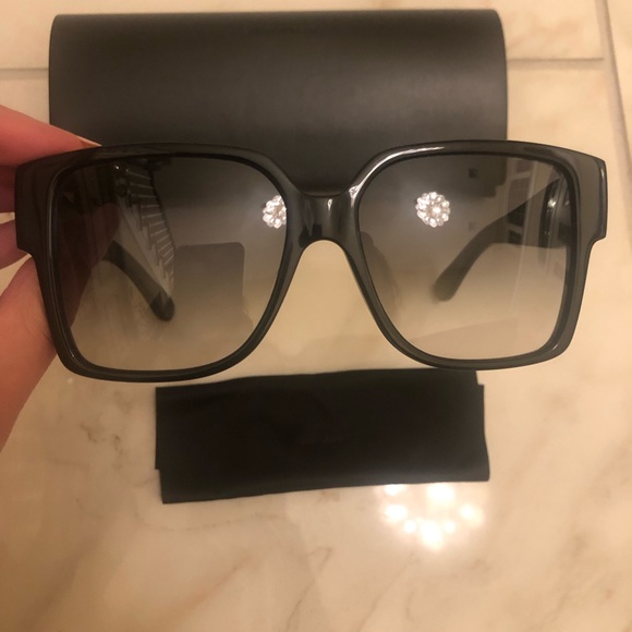 🔥NEW SHOW STOPPER YSL SUNGLASSES 🔥 - Picture 4 of 13